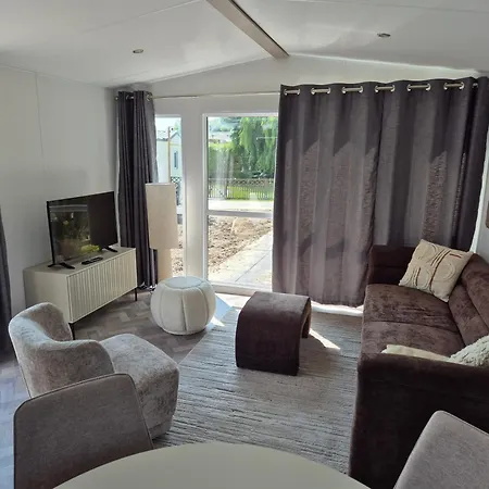 Chalet 549 Op Recreatiepark De Wielen