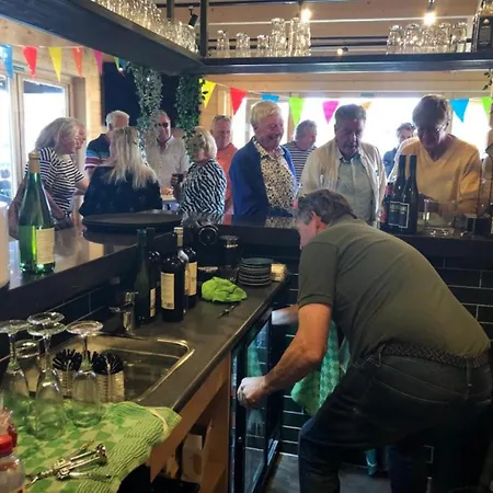 549 Op Recreatiepark De Wielen シャレー