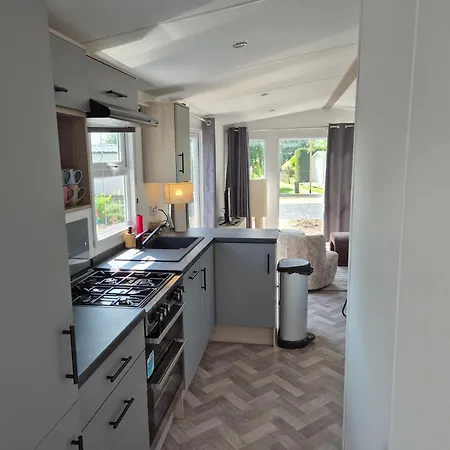 549 Op Recreatiepark De Wielen シャレー